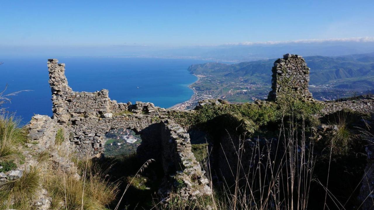 L'Ulivo In Villa Greco Tindari Eksteriør billede